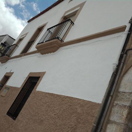 Apartamento Turistico Muralla De Caceres Luaran gambar