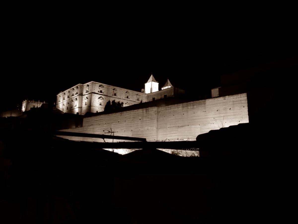 Apartamento Turistico Muralla De Caceres Luaran gambar