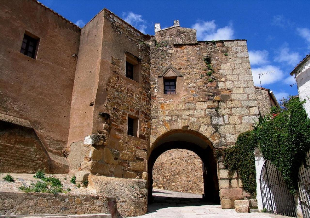 Apartamento Turistico Muralla De Caceres Luaran gambar