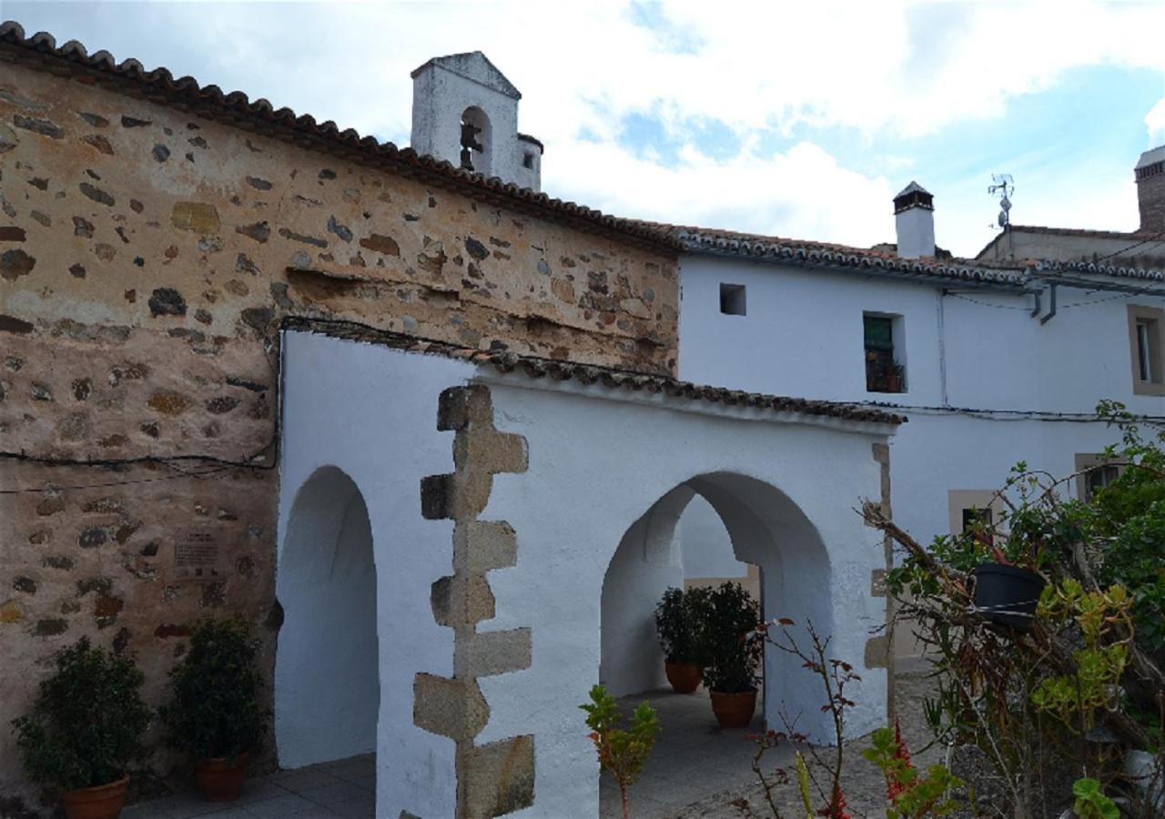 Apartamento Turistico Muralla De Caceres Luaran gambar