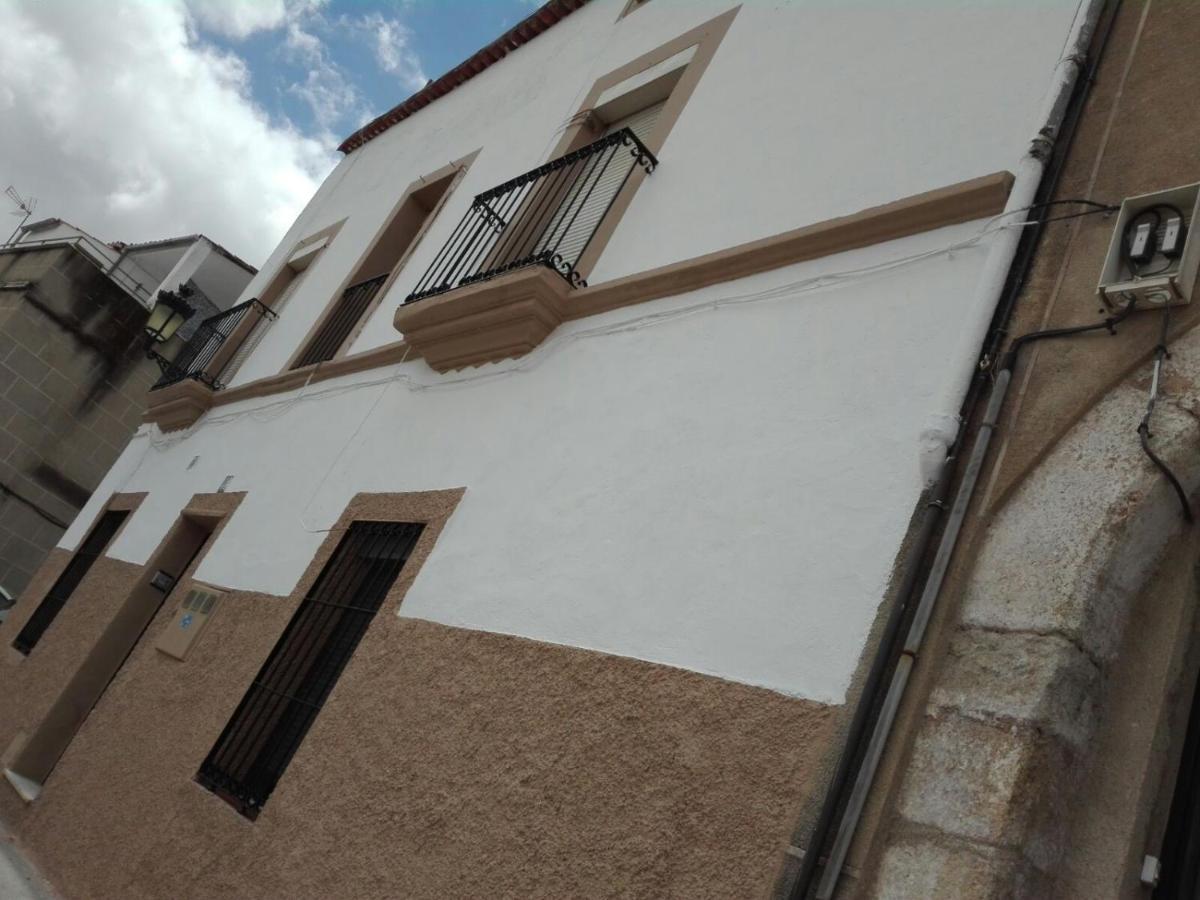 Apartamento Turistico Muralla De Caceres Luaran gambar